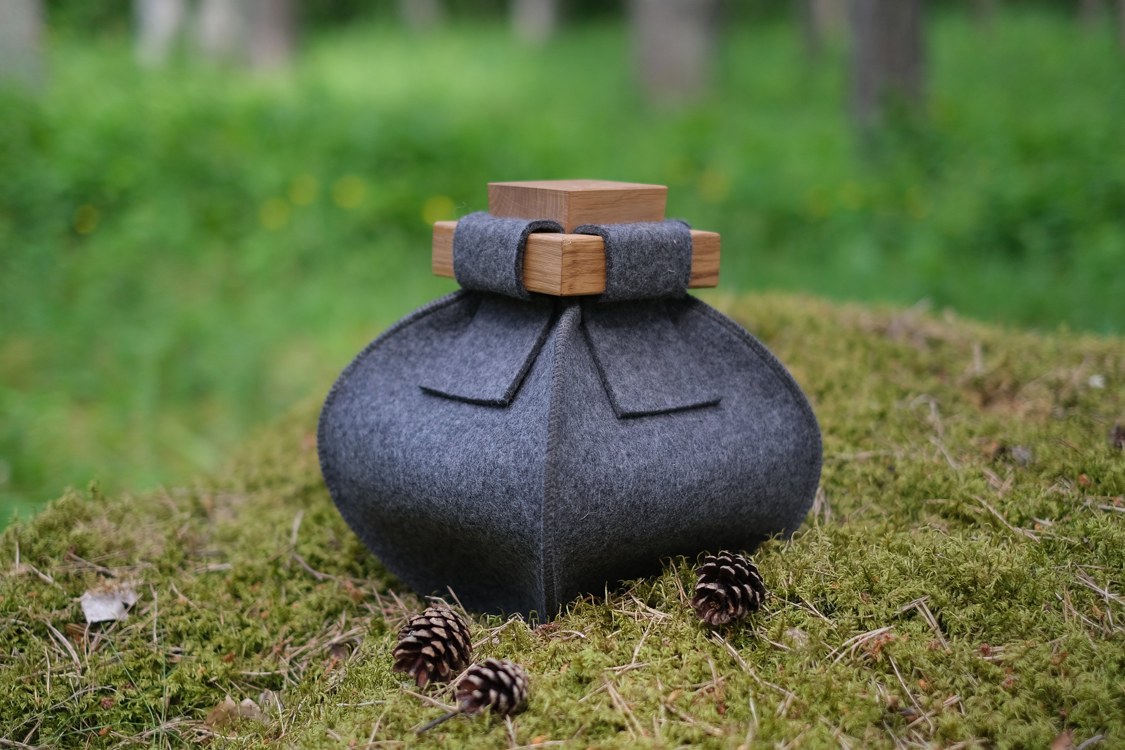 GREY SCANDINAVIAN URN - LARGE ECO-FRIENDLY URN