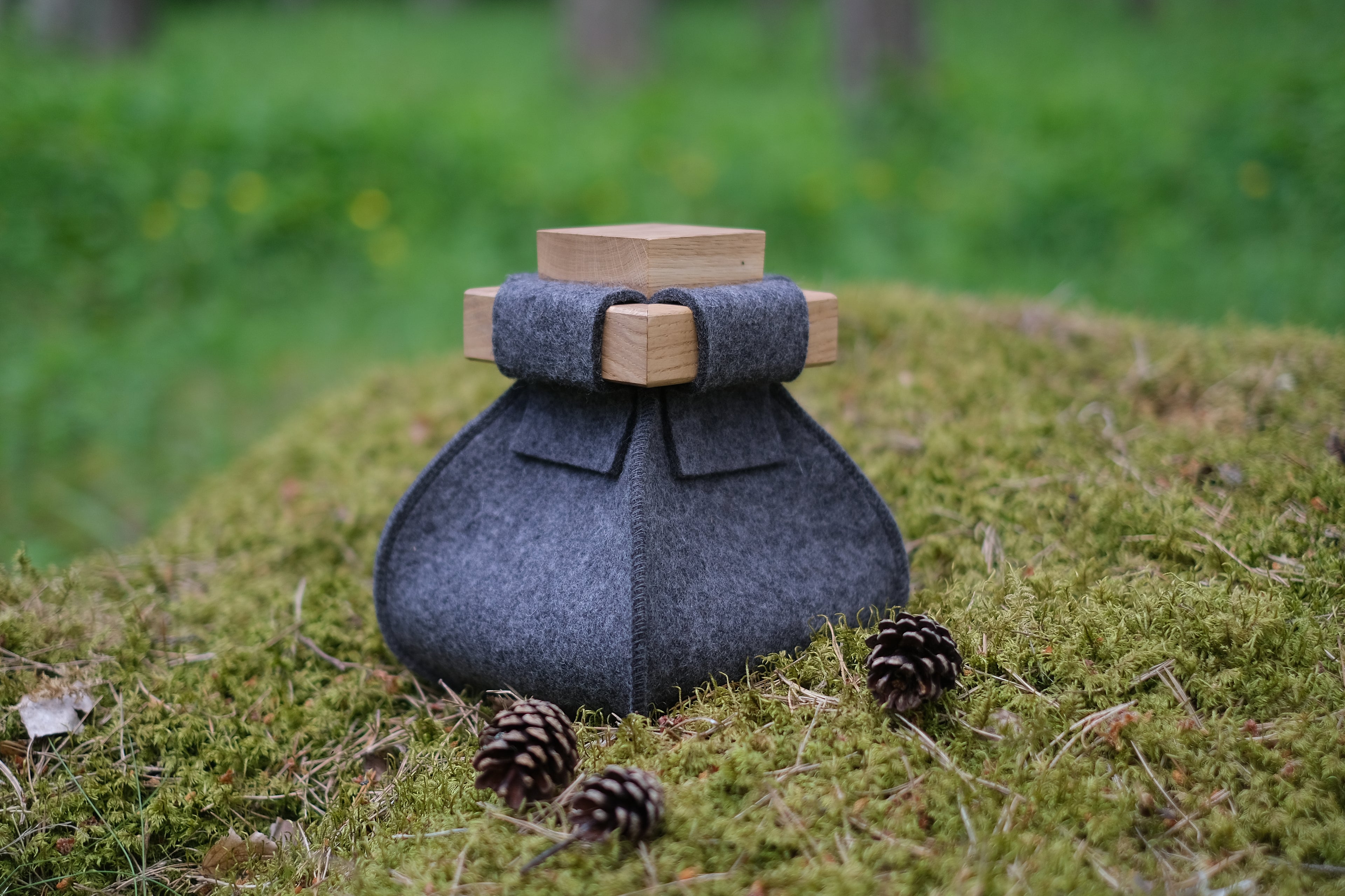 GREY SCANDINAVIAN URN - MEDIUM ECO-FRIENDLY URN