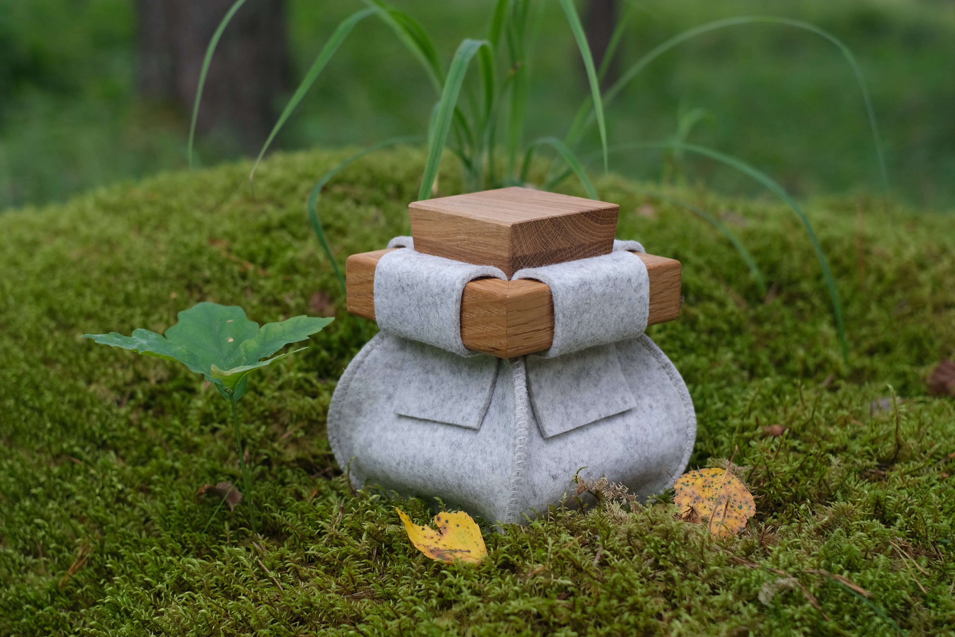 WHITE SCANDINAVIAN URN - SMALL ECO-FRIENDLY URN