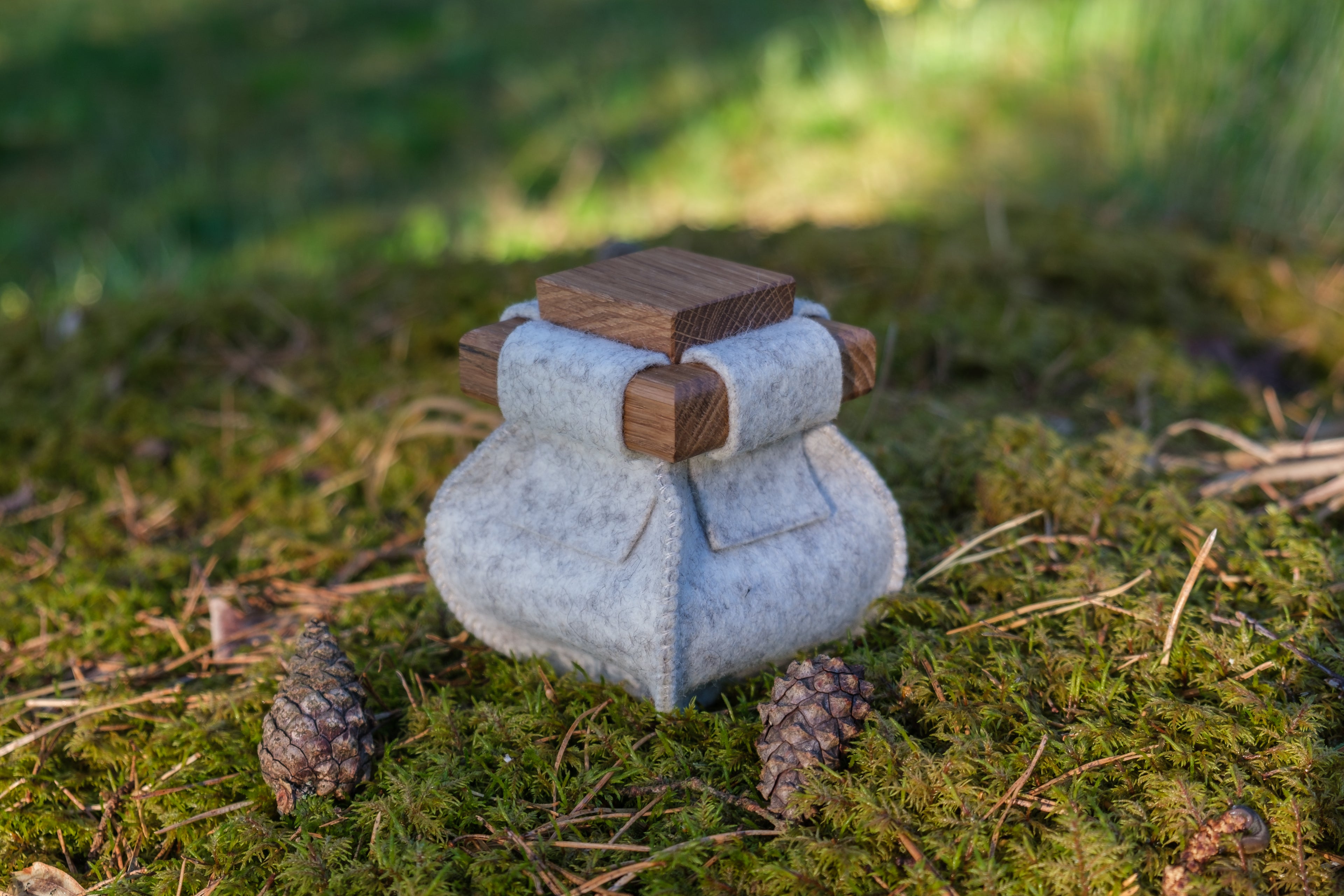 WHITE SCANDINAVIAN URN - TINY ECO-FRIENDLY URN